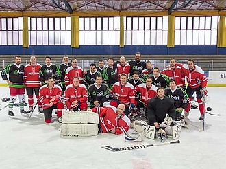 Historicky první hokejový zápas PKS okna